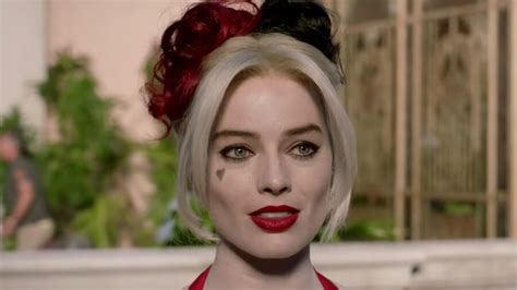 See Margot Robbies New Harley Quinn Costume Its Totally Different