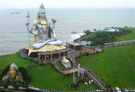 Karnataka is a state in southern india that stretches from belgaum in the north to mangalore in the south. Statue of Lord Shiva | Murudeshwara