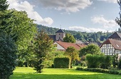 Blick auf die Kirche in Eschershausen Foto & Bild | park, kapelle ...