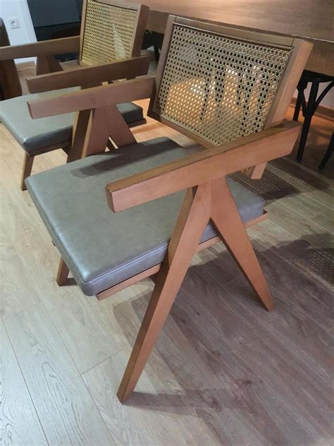 Kahverengi Hazeranlı kolçaklı ahşap sandalye Modelleri ve Fiyatı