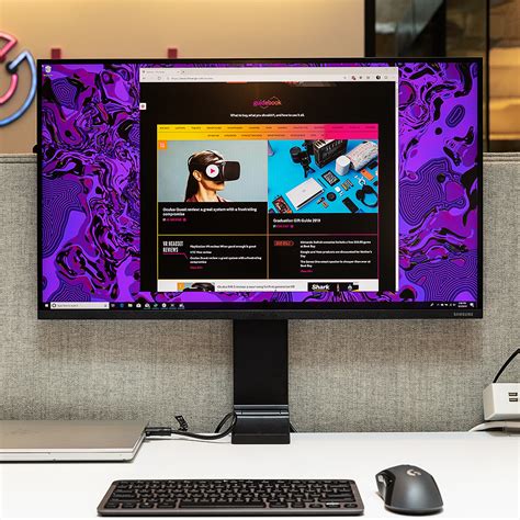 Perfect for both battle and racing games, this viotek monitor has va panels that give you a host of colors along with. Samsung 32-inch Space Monitor review: big screen for small ...