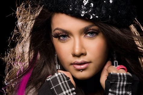 Super Star Model Bangladeshi Medel Singer Mila Islam Hot Picture