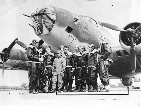 B 17e Of The 97th Bg 342nd Bomb Squadron Crew Prepares For Mission