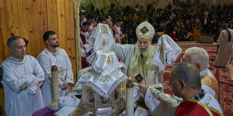 Egypts Muslim President Praises Bond With Coptic Christians No One