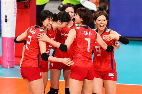 japan upset brazil to reach women s world volleyball championship second round