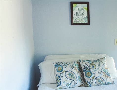 5 Tips For Hosting Overnight Guests A Printable Guest Room Checklist