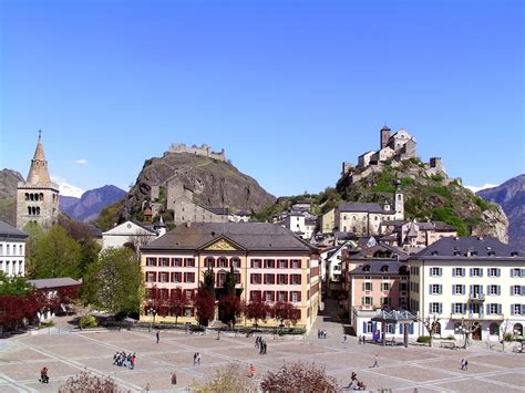 Sion Valère Tourbillon Altstadt Schweiz Tourismus