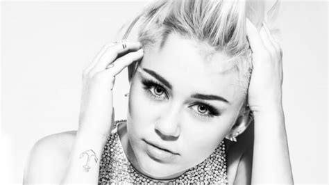 Miley Cyrus Seins Nus Aux Mtv Vidéos Music Awards Elle Choque Le Public