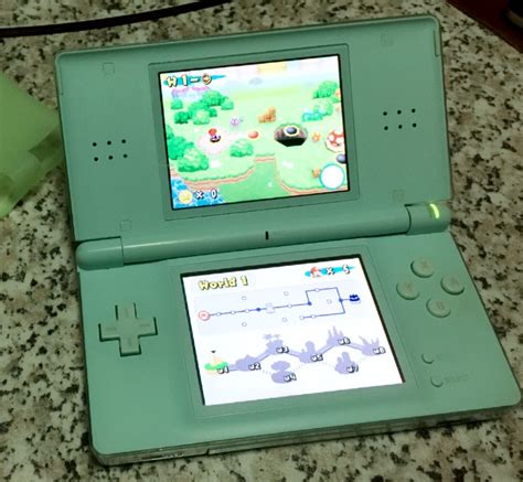 Muchos de mis amig@s o gamers de la web se han preguntado : Nintendo NDS lite พร้อม Mem R4 โหลดเกมเล่นเอาได้ครับ ...