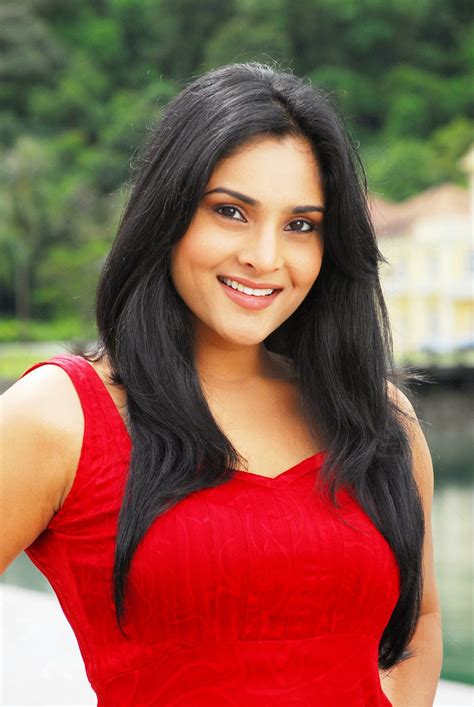 Ramya Divya Spandana Hot Full Photo Gallery Ramya Hd Wallpapers All About Tollywood