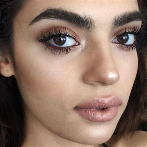 10 Simple Ways To Grow Thick Eyebrows Naturally Awaycande