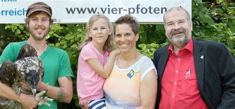 25,000 women through the ages dictionary. Michaela Dorfmeister ist Patin von Bartgeier Lea | Tiroler Tageszeitung Online - Nachrichten von ...