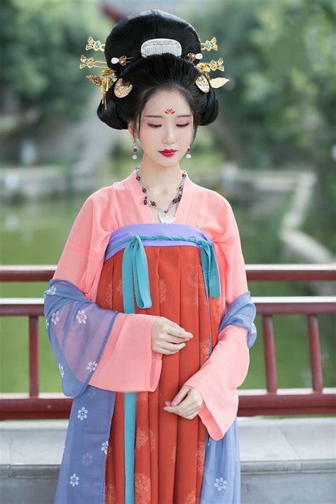 According to the solemnity of the occasion. hanfugallery | Traditional chinese dress, Chinese clothing ...