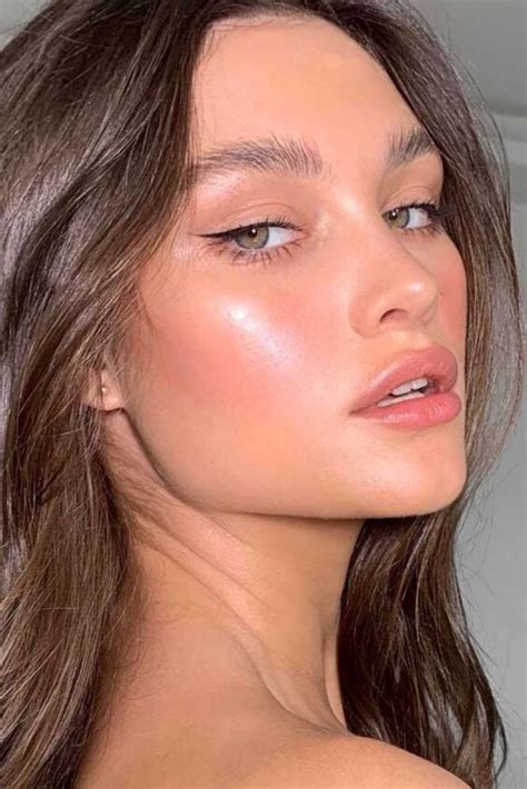 9 Biggest Makeup Trends 2021 Your Classy Look Day Makeup Looks Eyebrow Trends Makeup Trends