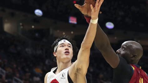 Basketball Japan S Star Forward Yuta Watanabe Signs With Brooklyn Nets