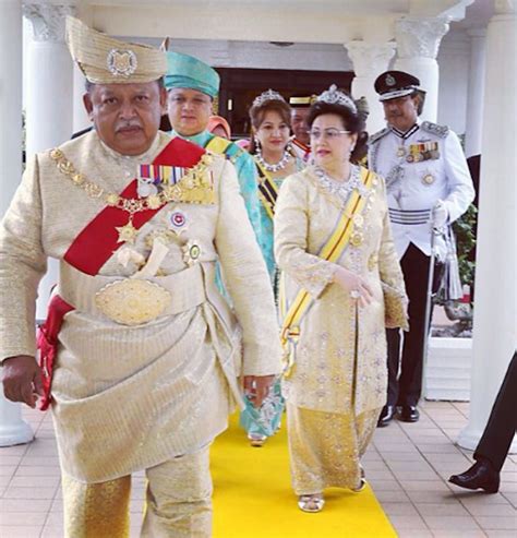 Duli yang teramat mulia tuanku syed faizuddin putra ibni tuanku syed sirajuddin jamallulail, d.k., s.p.m.p., raja muda. Peranan 9 Raja-raja Melayu Di Dalam Angkatan Tentera ...