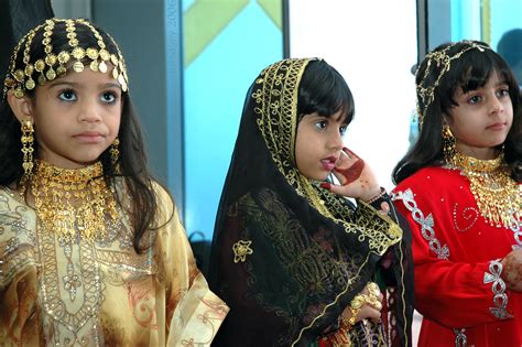 Greetings From Uae Emirati Traditional Dress Khameis Al Hefaity