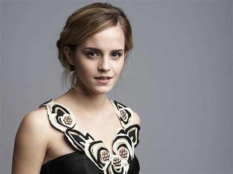 Emma Watson Hd Lindo Emma Watson No Top Sem Mangas Preto Profundo Decote Em V Hd Papel De