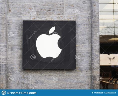 In hannover eröffnet der 14. Apple Logo On Facade Of Local Apple Store In Hannover ...