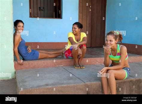 Adolescentes Cubanas Fotos E Imágenes De Stock Alamy