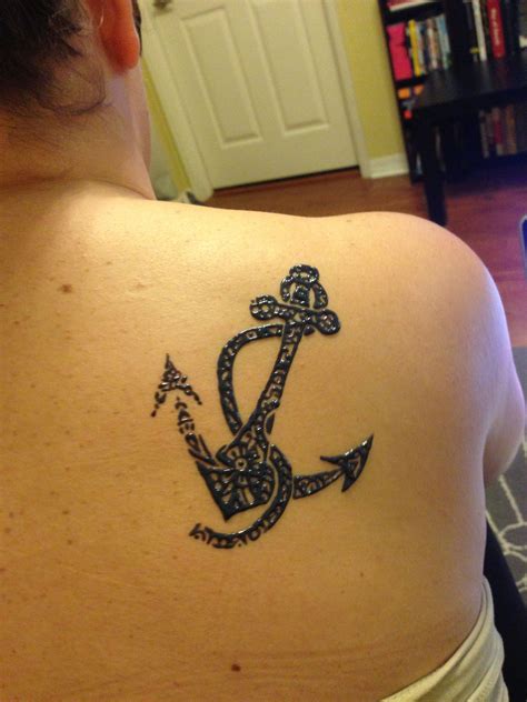 Shoulder tattoos are just as popular as wrist tattoos, and they are one of the most sought after areas in which to get a tattoo. Anchor on shoulder henna tattoo | Henna | Pinterest ...