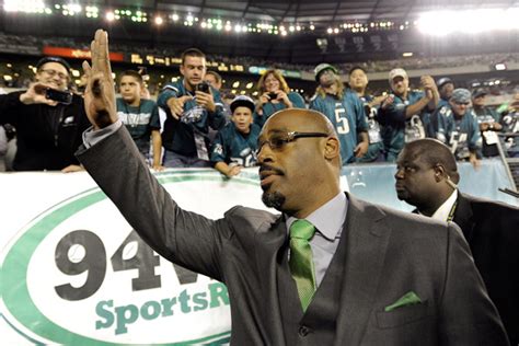 Eagles Fans Praise Donovan Mcnabb During Retirement Ceremony