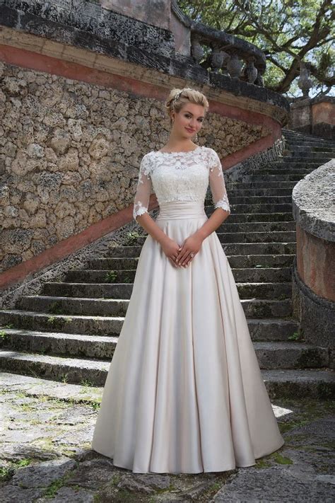 Auch gilt es, schuhe und tasche zu den festlichen kleidern passend zu wählen. Schwarz Braut- und Eventmoden: A-Linie | Sincerity bridal ...