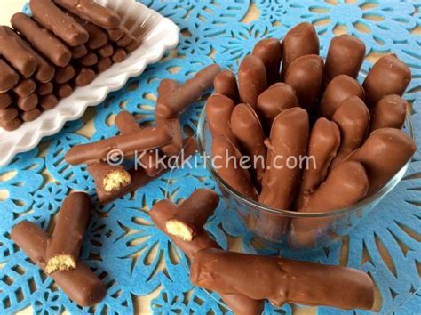 Ci sono i più classici di frolla, quelli ripieni di creme, quelli da inzuppo, quelli del riciclo. Togo fatti in casa ricetta originale. Facili e veloci ...