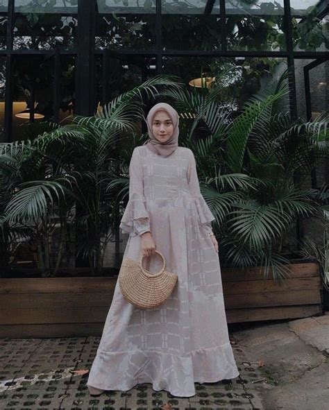 Kebayamurah #batikmurah #kaftanmurah #atasanmurah #atasanwanitamurah #topwanita #pakaianwanita #hijab #setelanhijabmurah #bajukondangan. @nisacookie (Dengan gambar) | Pakaian pernikahan, Casual ...