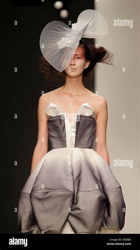 Corrie Nielsen Catwalk London Fashion Week Stock Photo Alamy