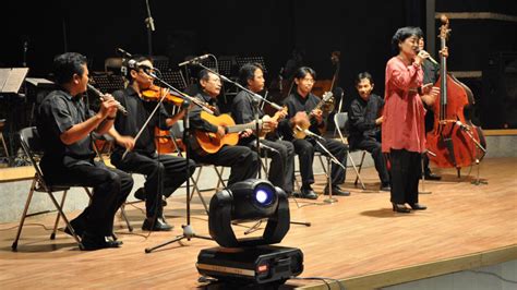 Alat musik satu ini umumnya akan hadir dalam pertunjukan seni musik tarawangsa adalah salah satu alat musik tradisional jawa barat. Pertunjukan Musik - Pengertian, Teknik, Jenis, dan Contoh | Freedomsiana