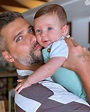 Bruno Gagliasso posou abraçado ao filho mais novo, Zyan, em comemoração ...