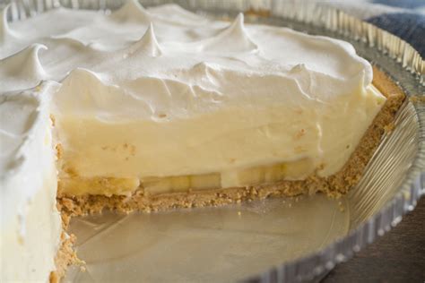 Easy Banana Pudding Pie With Graham Cracker Crust Banana Poster