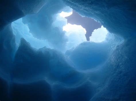 Stunning Images Of Ice Caves On Antarcticas Active Volcano Mt Erebus