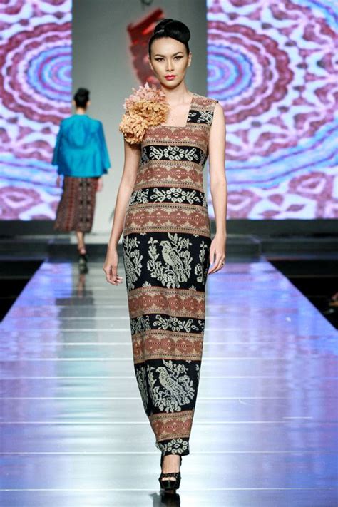 Stephanus Hamy Jakarta Fashion Runway Modern Glossy Batik Fashion