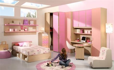 In this pink and blue bedroom design, peacock blue accentuates. House Designs: 15 Good Ideas For Girls Pink Bedroom