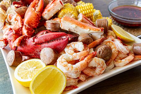 Seafood Boil with Red Spicy Garlic Butter Dipping Sauce — Vietnamese ...