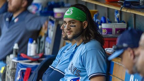 Blue Jays Bo Bichette Leaves Game With Right Knee Discomfort