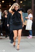 時尚掃街·英國超模凱特·摩絲，黑色露肩連衣裙出門高跟鞋搶鏡 - 每日頭條