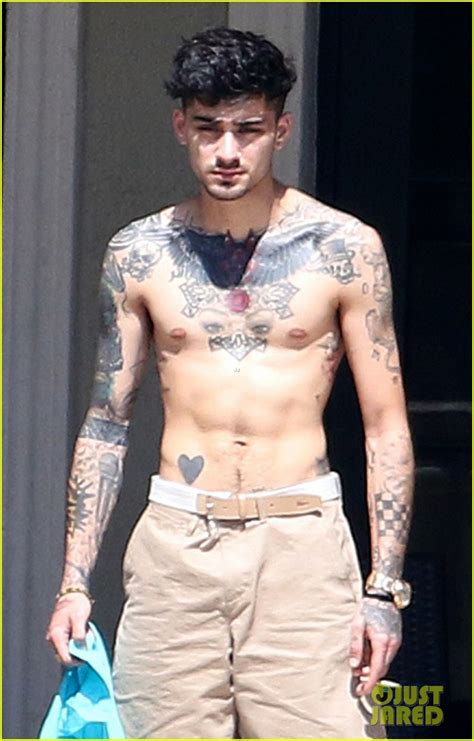 zayn malik goes shirtless while hanging poolside in miami photo 4040812 shirtless pictures