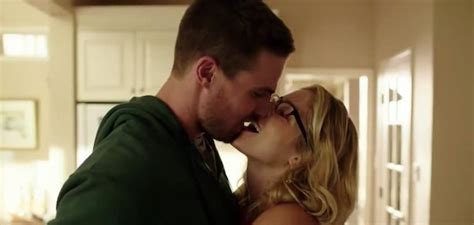 14 Arrow Season 4 Olicity Interactions That Were Too Much To Handle