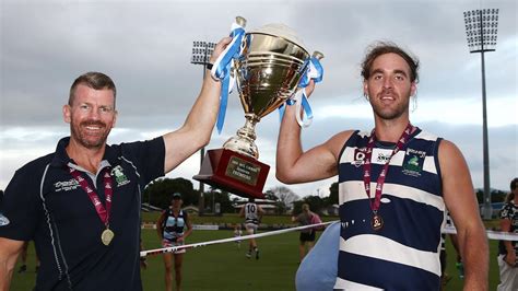Bas smit bekent in een nieuwe aflevering van rooijakkers over de vloer dat hij witte crocs draagt. Port Douglas lifted their fourth straight premiership on ...