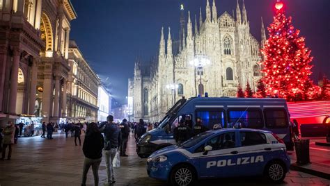 Milano Verso La Zona Rossa Di Natale Il Centro Sorvegliato Speciale