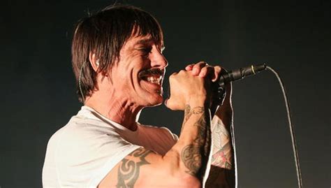 Hospitalizan De Emergencia Al Vocalista De Red Hot Chili Peppers