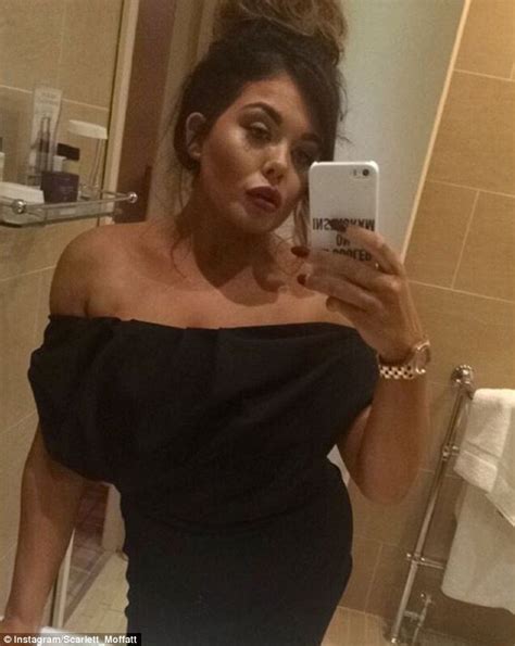 Gogglebox Favourite Scarlett Moffatt Shows Off Her Curves In Lbd Daily Mail Online