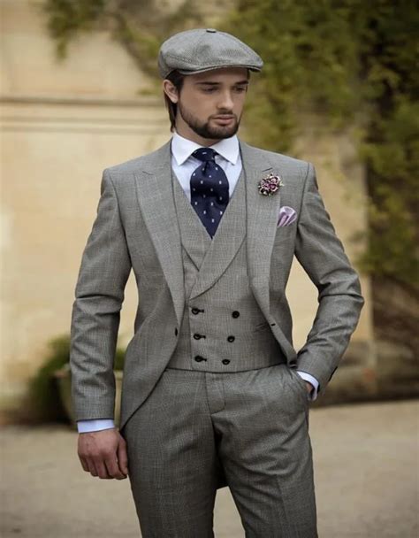 2018 Vintage Grey Mens Suits Peaked Lapel Wedding Suits For Men Groom