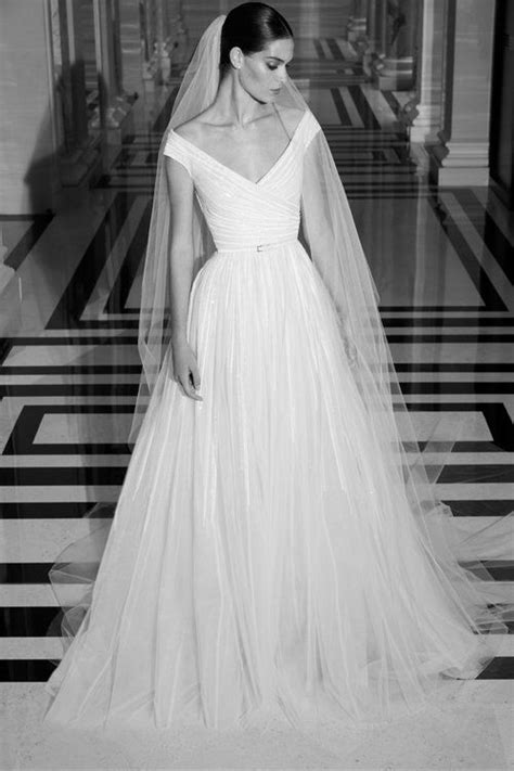 Explore the elie saab world: Elie Saab Brautkleider 2019: Die schönsten Designs für ...