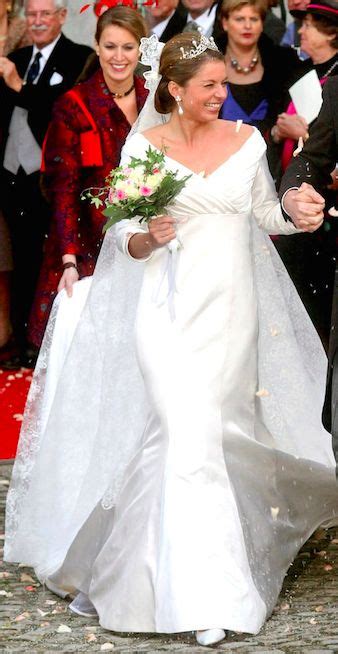 The wedding of princess anne to timothy lawrence. Wedding Dress of Princess Anne - Fashion dresses