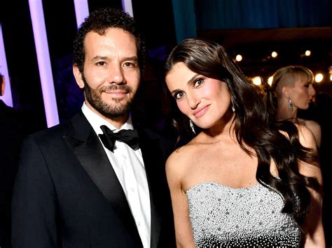 Who Is Idina Menzels Husband All About Aaron Lohr