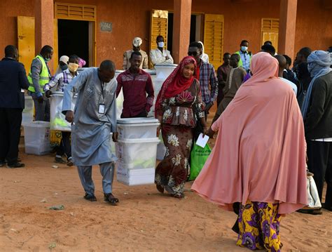 Elections Au Niger Une Première Transition Démocratique Malgré Les